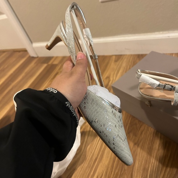 Elegant Snakeskin Slingback Heels - Picture 4 of 6